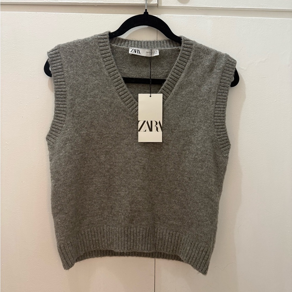 Zara Gray Knit Vest. NWT. Size Small.
